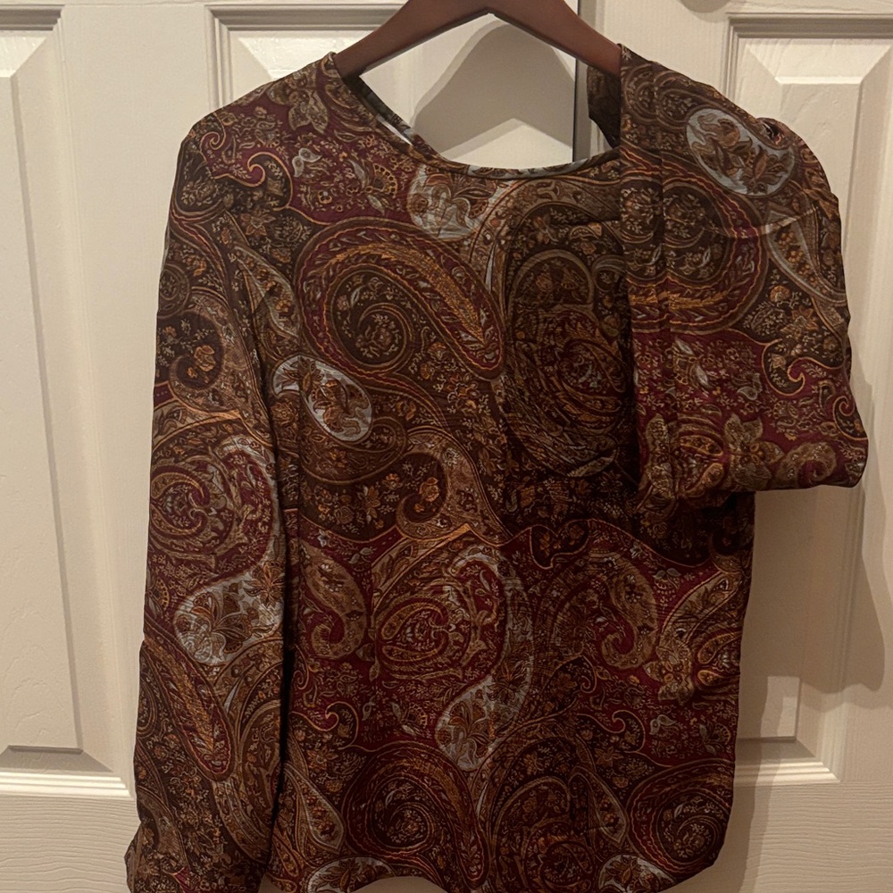 🍝🍷Chocolate brown and Burgundy Paisley Blouse! Fall